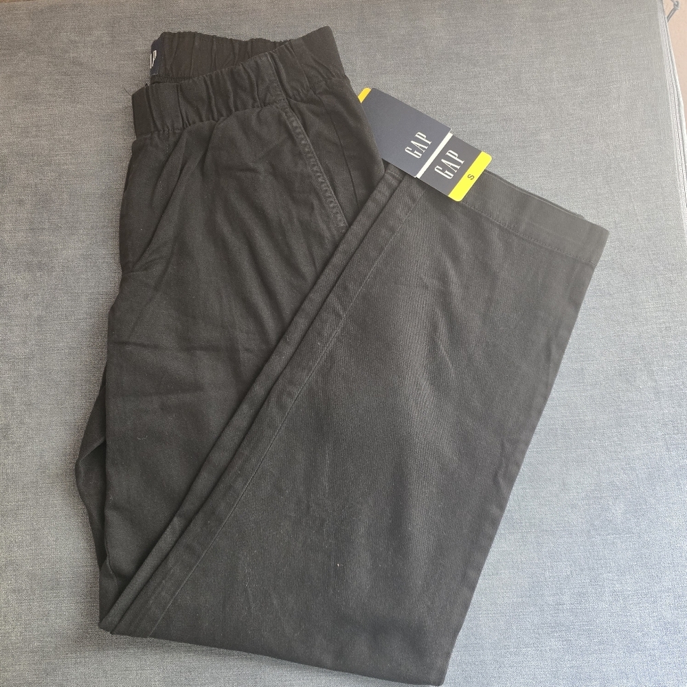 GAP Black Cargo Pants with Classic Design